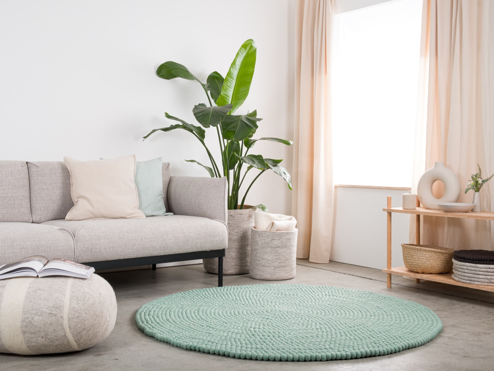 myfelt Fine Filzkugelteppich Blau aus Schurwolle – Bild 5