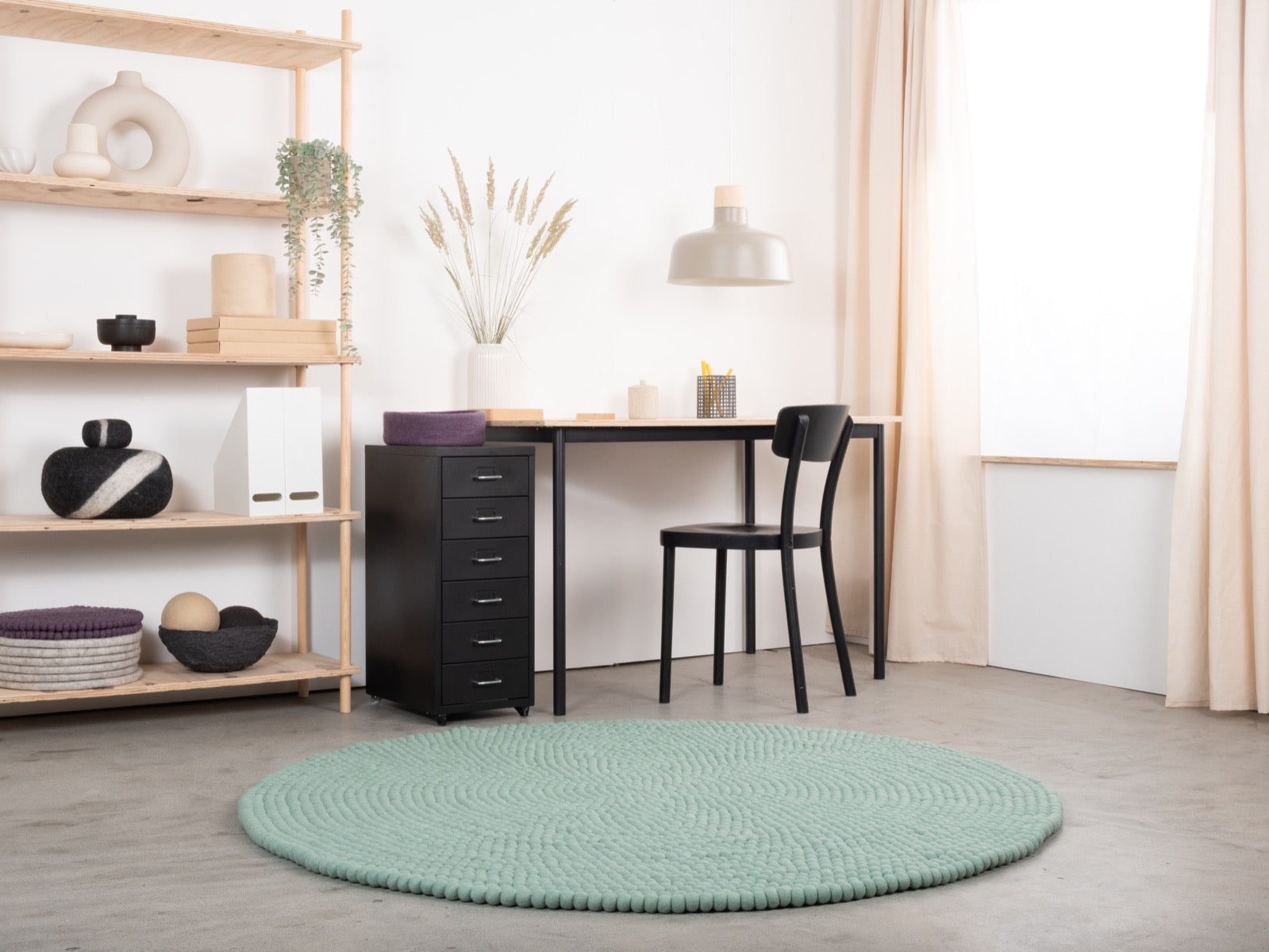 myfelt Fine Filzkugelteppich Blau aus Schurwolle – Bild 6
