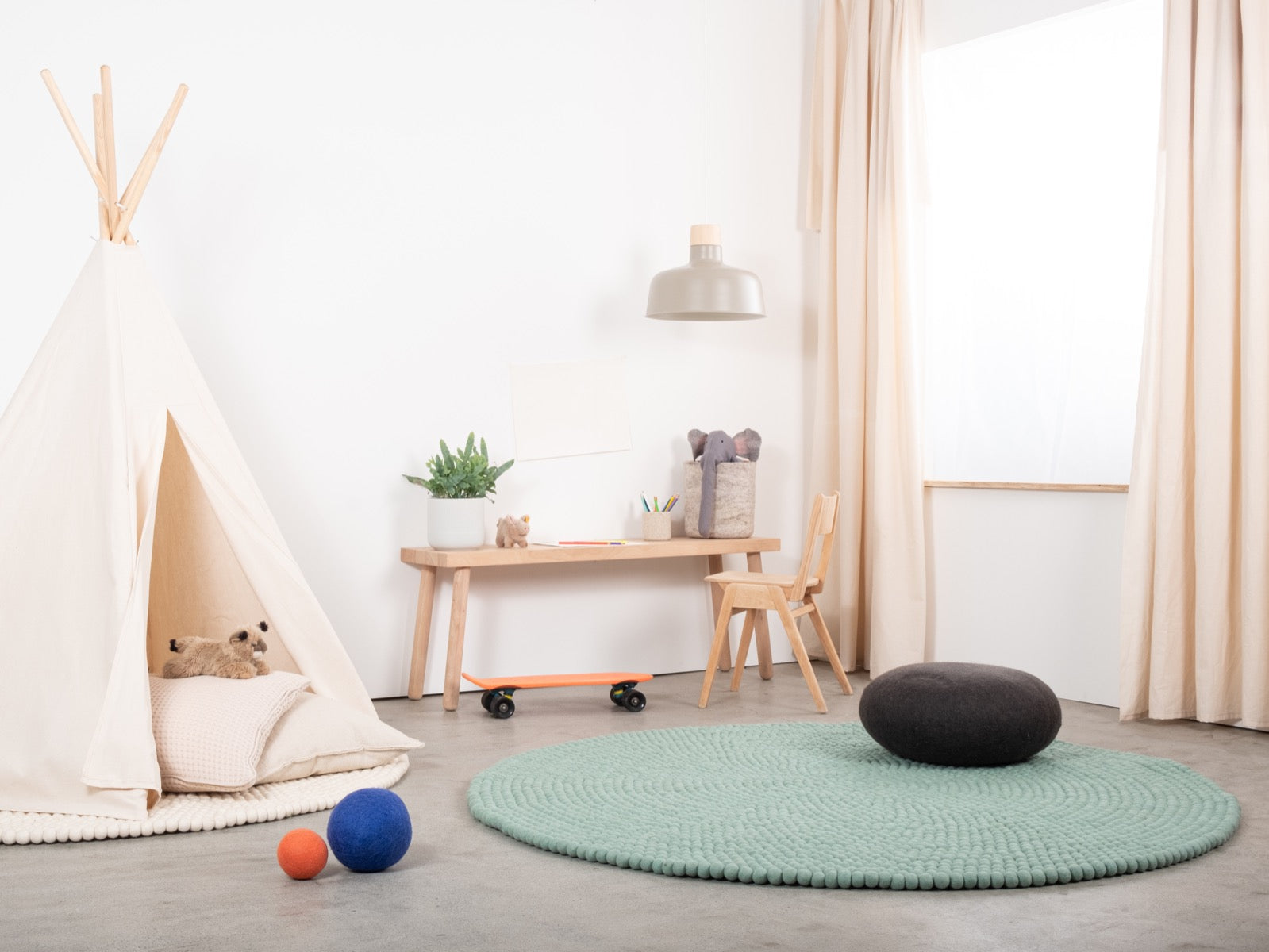 myfelt Fine Filzkugelteppich Blau aus Schurwolle – Bild 7