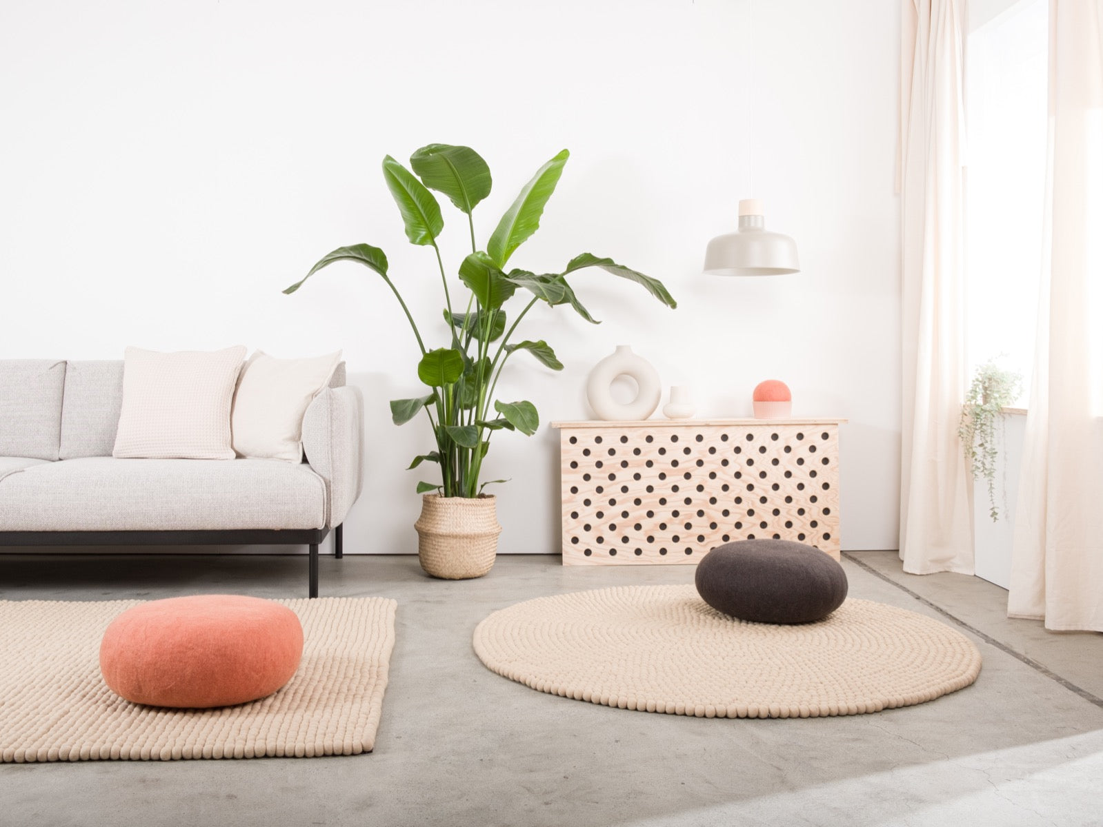 myfelt Levi Filzkugelteppich Beige aus Schurwolle – Bild 5