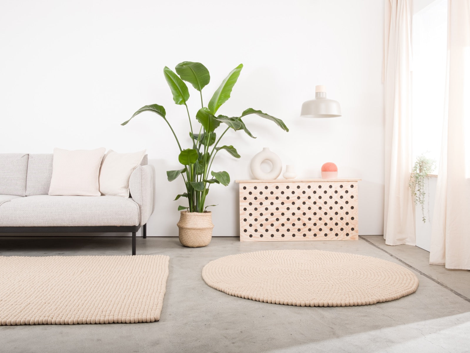 myfelt Levi Filzkugelteppich Beige aus Schurwolle – Bild 6