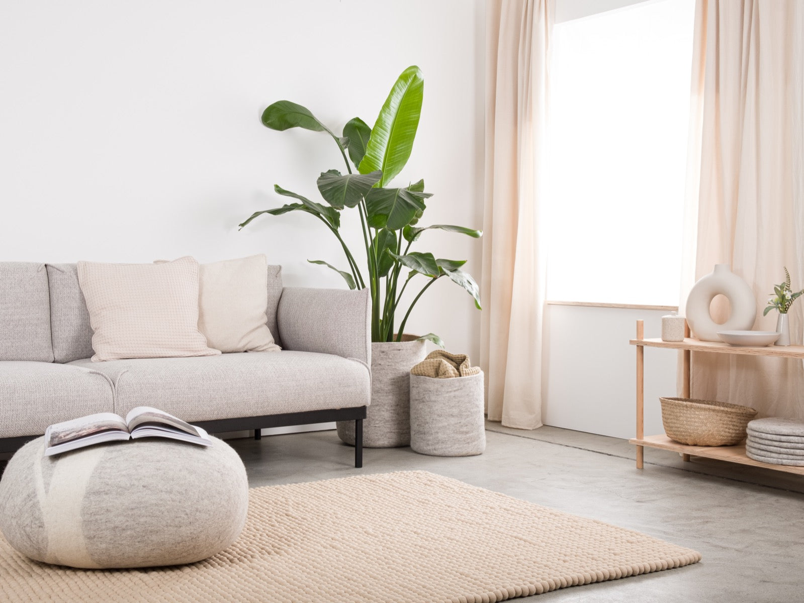 myfelt Levi Filzkugelteppich Beige aus Schurwolle – Bild 9