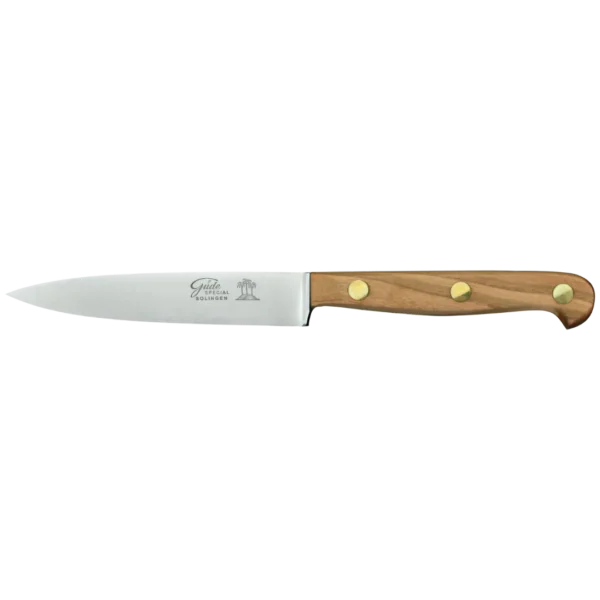 Ein Bild aus dem Taiga Store von taiga.green. Ein Küchenmesser mit einer Klinge aus rostfreiem Stahl und einem Holzgriff mit drei Messingnieten, dargestellt auf weißem Hintergrund. Jetzt bestellen im Eco Shop von www.taiga.green. Hier nachhaltig einkaufen mit dem Taiga Eco Rating